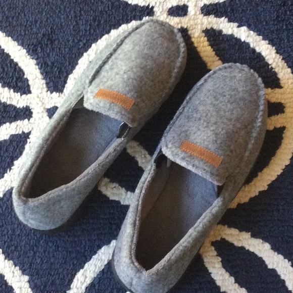 Comfy man’s gray slipper size S (8-9) - Picture 2 of 4